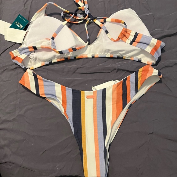 Brand New Roxy Bikini - Picture 3 of 4